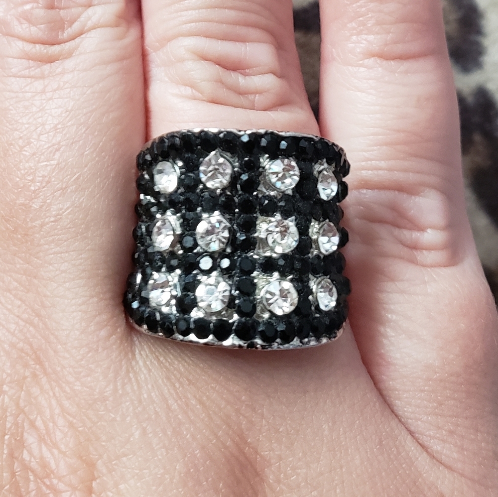 Vintage Black and White Fashion Ring